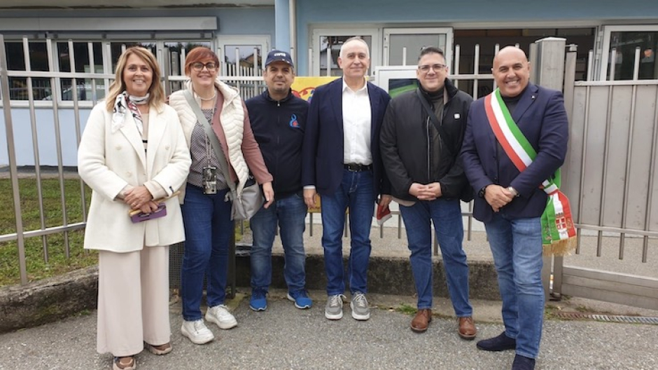 Borgomanero, inaugurato defibrillatore presso la scuola di Santa Croce