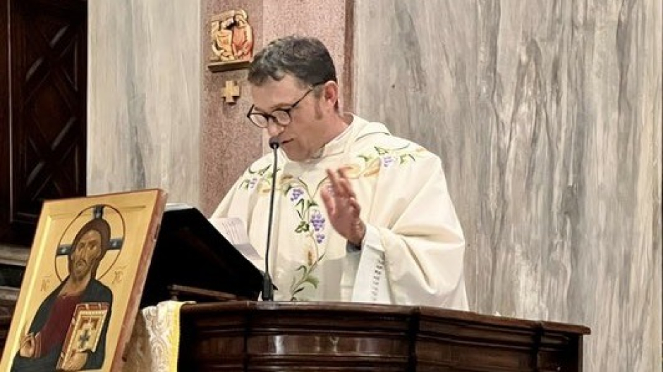 Arona, accolto ufficialmente il nuovo parroco don Maurizio Medina