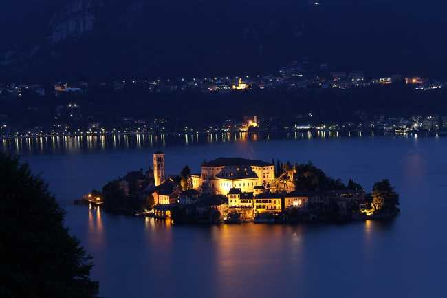 Veduta Notturna di Orta San Giulio