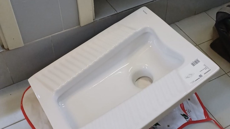 Manutenzione in corso al distaccamento di Romagnano Sesia del Liceo Casorati