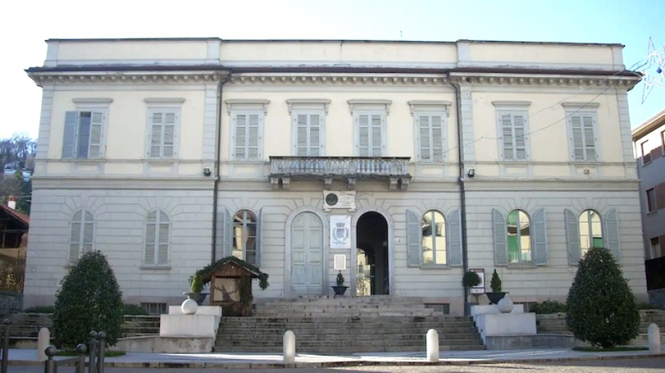 Meina, assemblea pubblica in Municipio
