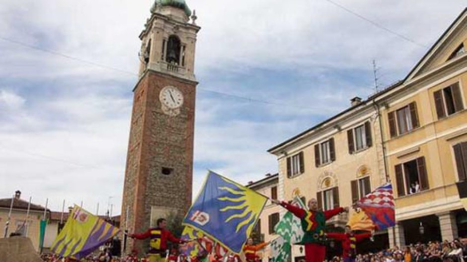 Oleggio, a Pasqua la Corsa della Torta fra tradizione e novità