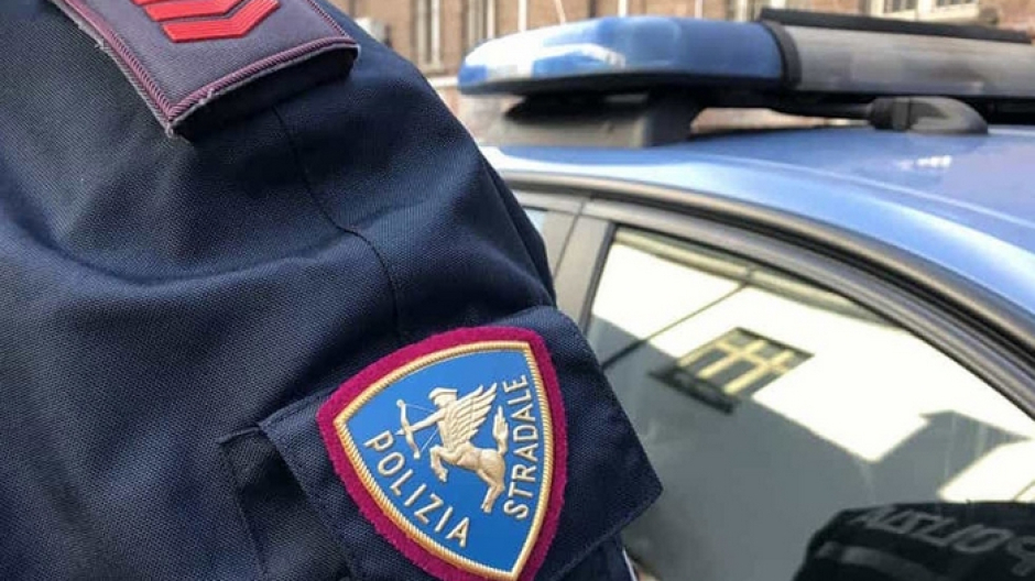Motoraduno non autorizzato bloccato sul nascere: intervento della Polizia Stradale