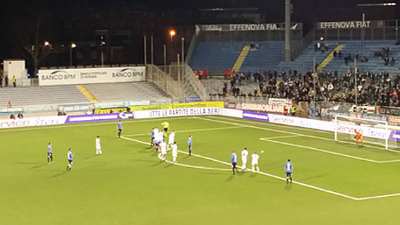 Il Novara vince il derby con la Pro Vercelli su rigore. Foto