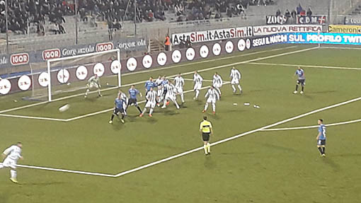 Novara affondato da due rigori, l'Entella vede la B
