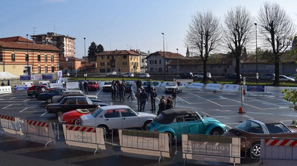"Primo raduno di auto storiche in movimento": una cinquantina i mezzi partecipanti