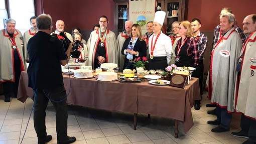 Cameri, la Confraternita del Gorgonzola protagonista a "La vita in diretta"