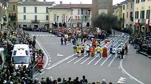 Oleggio, Porta Compietra vince la Corsa della Torta 2019