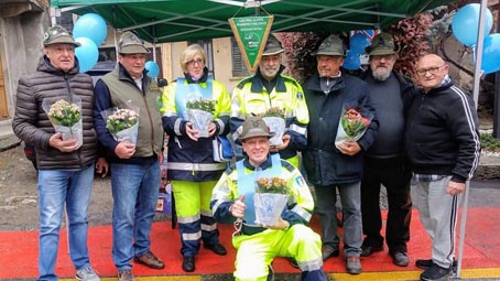 Massino Visconti, successo per l'iniziativa "Fiori d'azzurro"