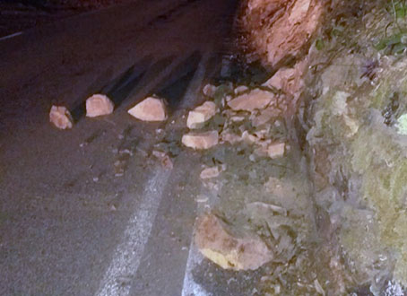 Bolzano Novarese, sassi caduti sulla sp111