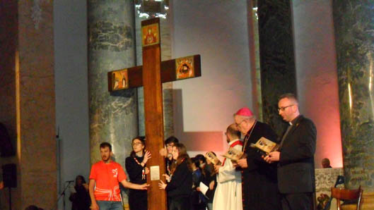 Tantissimi i giovani alla Veglia delle Palme al Santuario di Boca. Fotogallery