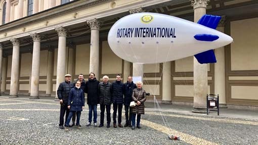 Novara: un dirigibile in piazza per i 114 anni del Rotary
