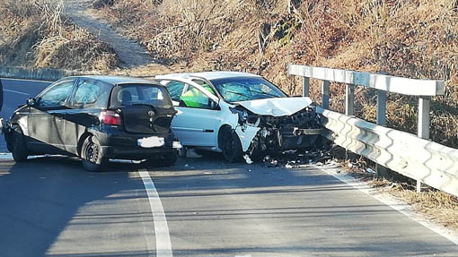 Scontro frontale fra due auto sulla sp31