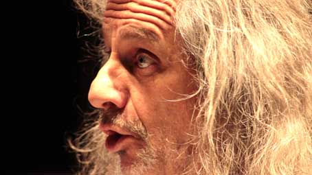 Alessandro Bergonzoni al Coccia con "Trascendi e sali"