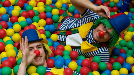 Oleggio, "Un sorriso per l'Amazzonia" con "Il pianeta dei clown"