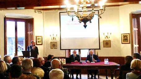 Tantissimo pubblico per l'incontro con Carlo Cottarelli