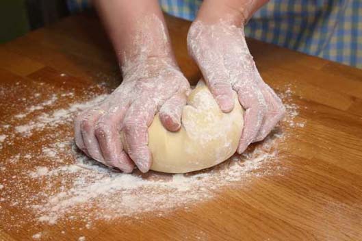 "Mani in pasta" senza glutine: corso Aic a Novara