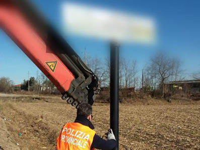 Polizia provinciale: rimossi cartelli pubblicitari abusivi