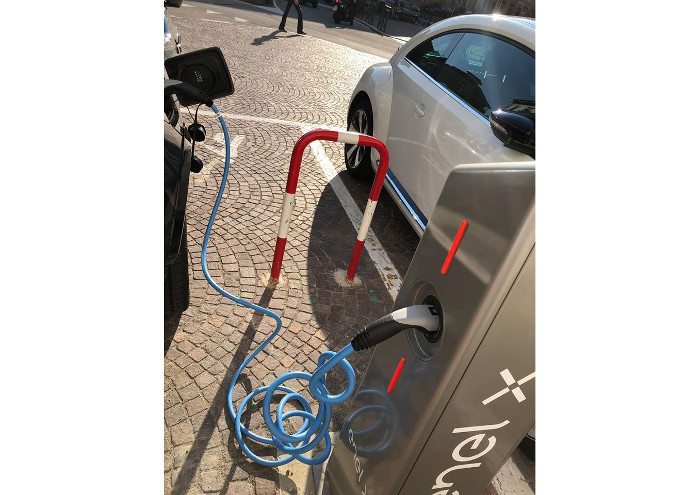 Attivate le prime due colonnine per la ricarica delle auto elettriche