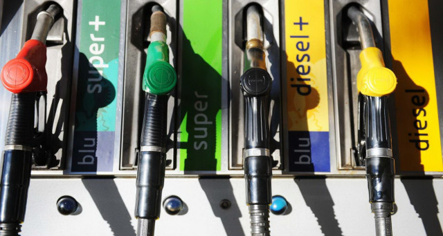 Autobotte mette gasolio nella cisterna della benzina: diverse auto ko