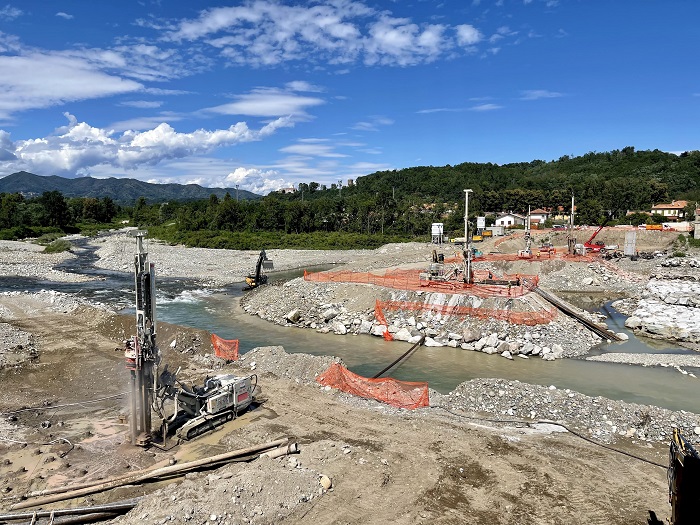 Lavori in corso per rifare il ponte di Romagnano