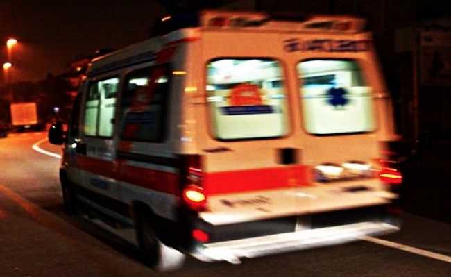 Cerano, incidente fra auto e moto: centauro in codice giallo