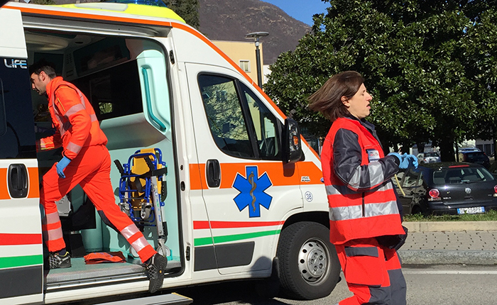 Borgomanero, accusa malore all'autolavaggio: ricoverato in codice rosso