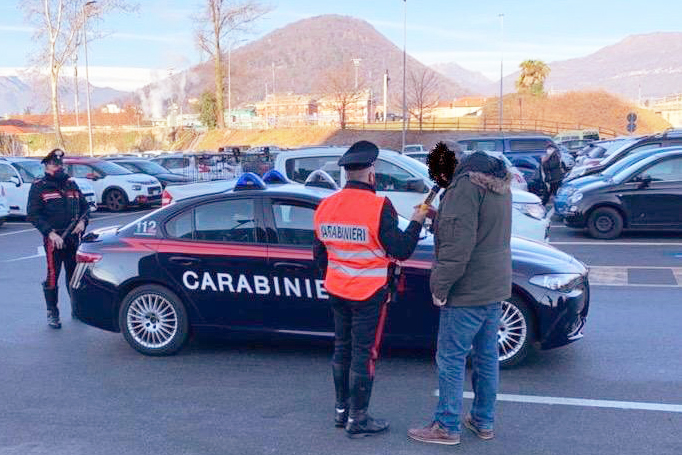 Omegna: guida sotto l'effetto di droghe e provoca un incidente, novarese denunciato 
