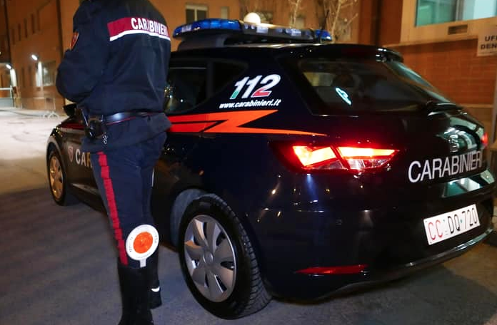 Rapina ed estorsione a Natale, due giovani in manette