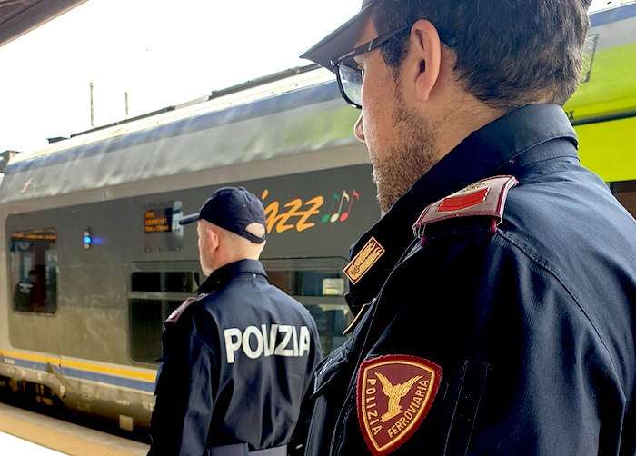 Ripetuti furti alla stazione, due giovani marocchini denunciati 