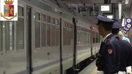 Passeggero senza biglietto: forze dell'ordine a bordo: treno in ritardo