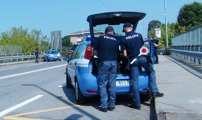 Controlli straordinari della Polizia di Stato sulle strade di Novara