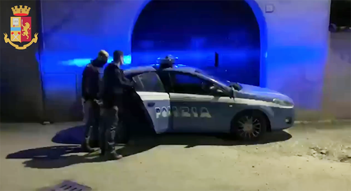 Rissa e rapina in centro: identificati i presunti autori