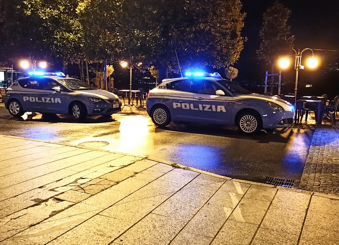  Giovane novarese trovato in un locale di Vercelli con un coltello e stupefacenti, denuncia e divieto di accesso per 6 mesi al locale