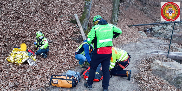 Runner novarese scivola all'Alpe Sacchi e si rompe il femore. Trovato e recuperato con l'elisoccorso