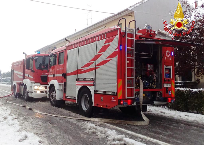  Incendio tetto di un piccolo stabile a Lumellogno
