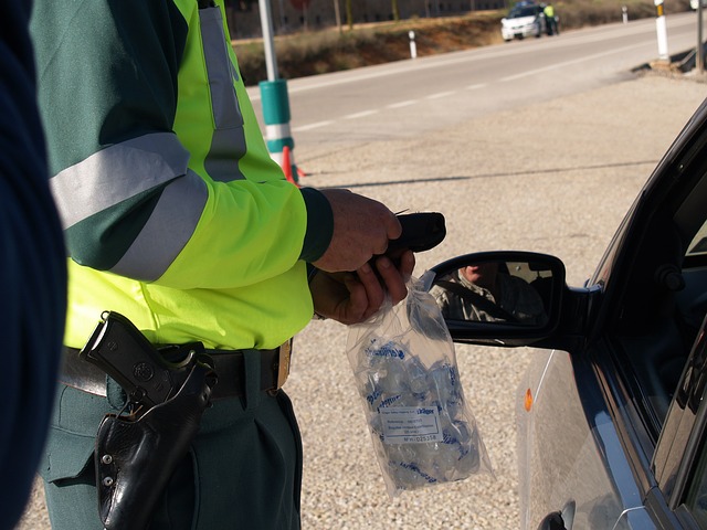 Al volante in stato di ebbrezza: denunciato e patente ritirata