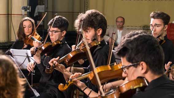Arona, successo per il concerto di "Archeia Orchestra"
