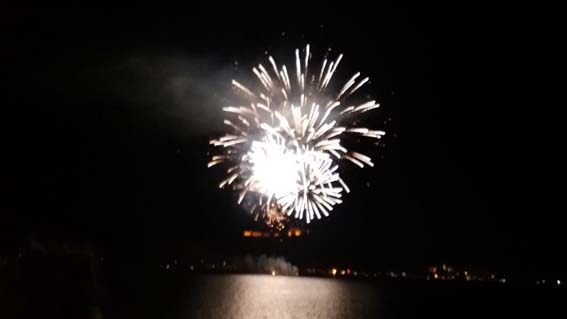 Arona, "Luci di Natale": fuochi a Santa Lucia. Foto