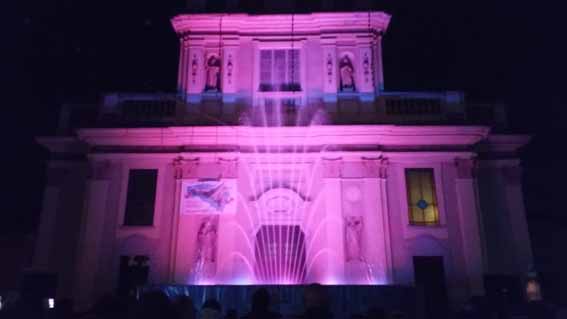 Castelletto Ticino, suggestivo spettacolo di fontane danzanti. Foto
