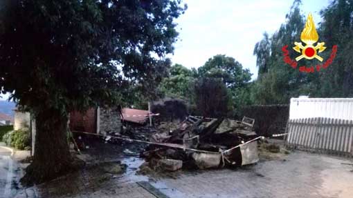 Massino Visconti: fiamme in un maneggio, distrutto un fienile