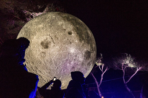 Artisti di strada e Moonlight night per il sabato aronese
