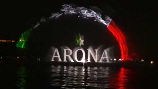 Arona: suggestivo e innovativo lo spettacolo di laser, suoni e acqua. Foto e video