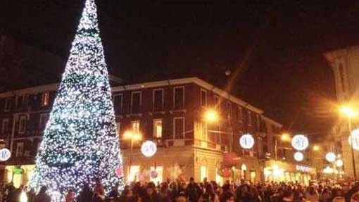 Arona, il 23 novembre l'accensione dell'albero di Natale e delle luminarie