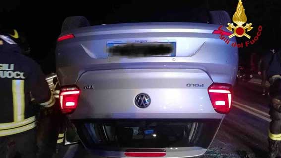 Oleggio Castello:  scontro fra due auto, una si ribalta
