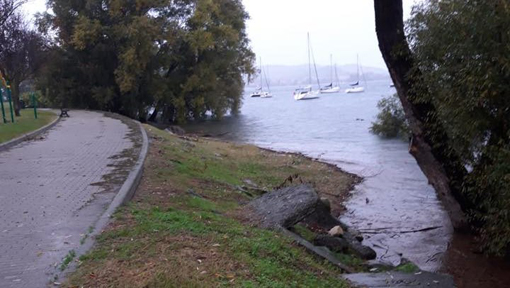 Livello del lago, il sindaco invita precauzionalmente a liberare garage e cantine in corso Europa