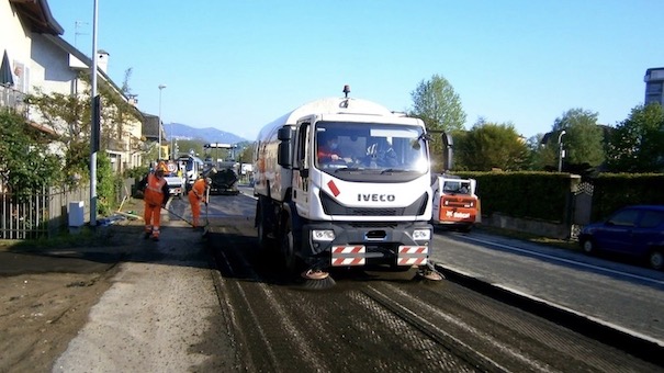  Proseguono i lavori di asfaltatura sulla SS33 fra Arona e Castelletto Ticino