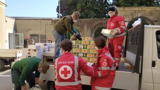 Arona, da sabato la consegna dei pacchi alimentari