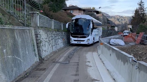 Arona, martedì alle 13 la riapertura della SS33 a senso unico alternato
