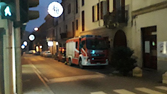 Arona, forte vento a Natale: due interventi dei vigili del fuoco